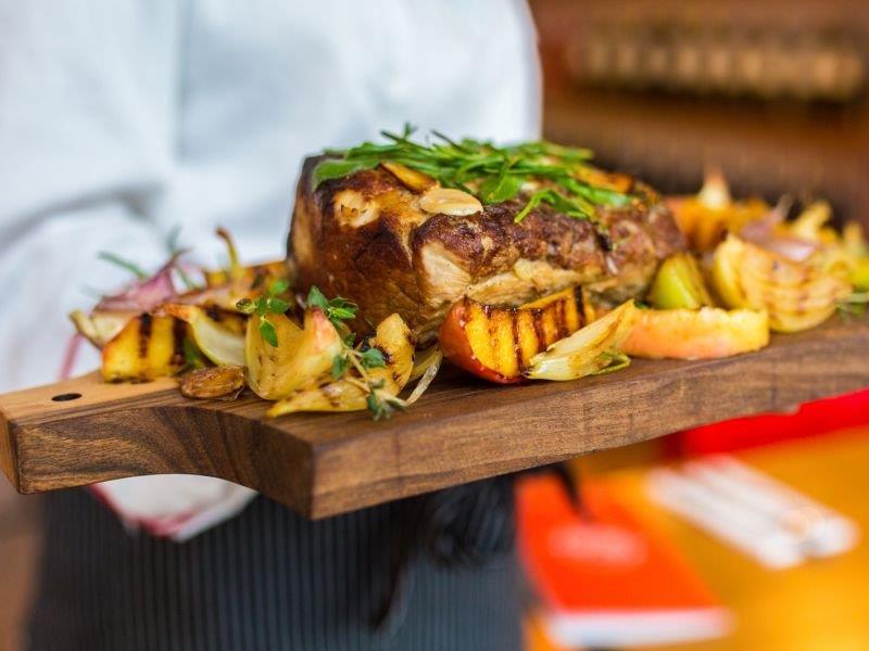 Restaurants near Oak Tree Lodge