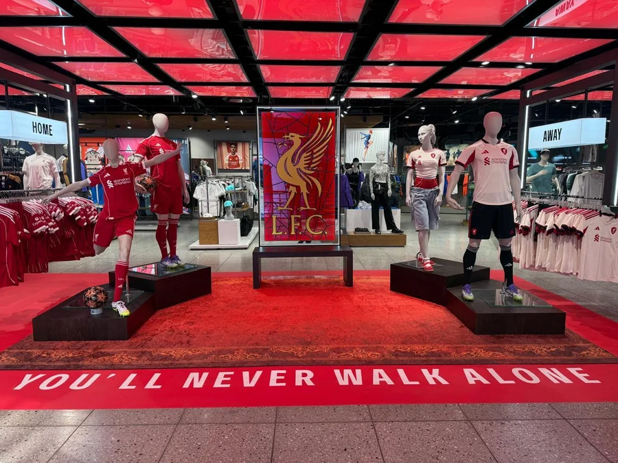 Adidas x Liverpool FC — Smart Art installation